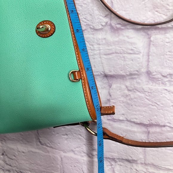 Dooney & Bourke Spearmint Pebble Leather Turn Locket Pocket Bucket Bag Purse - Picture 12 of 13